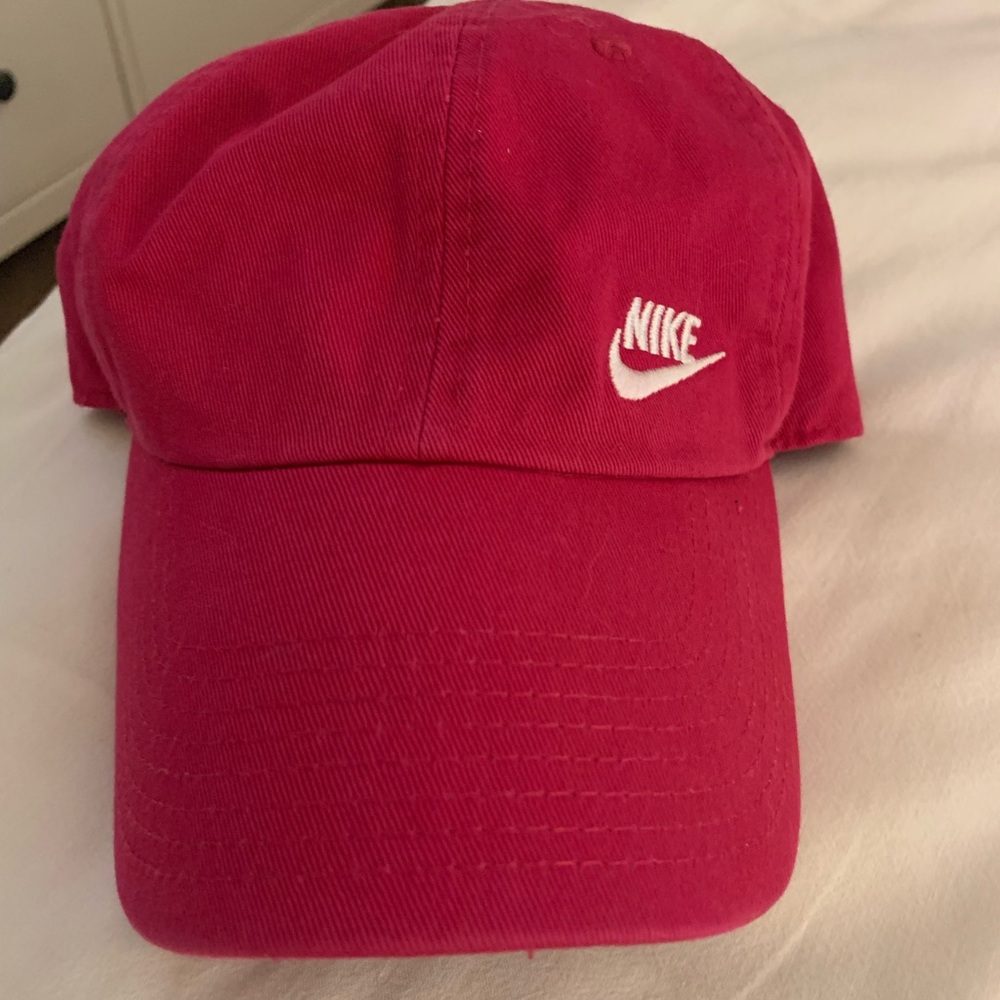 hot pink nike baseball hat